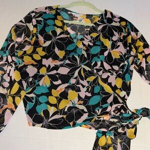 BAR 111 BRAND MULTI COLORED WRAP STYLE BLOUSE  SIZE XL  WITH SMOCKING ON CUFFS